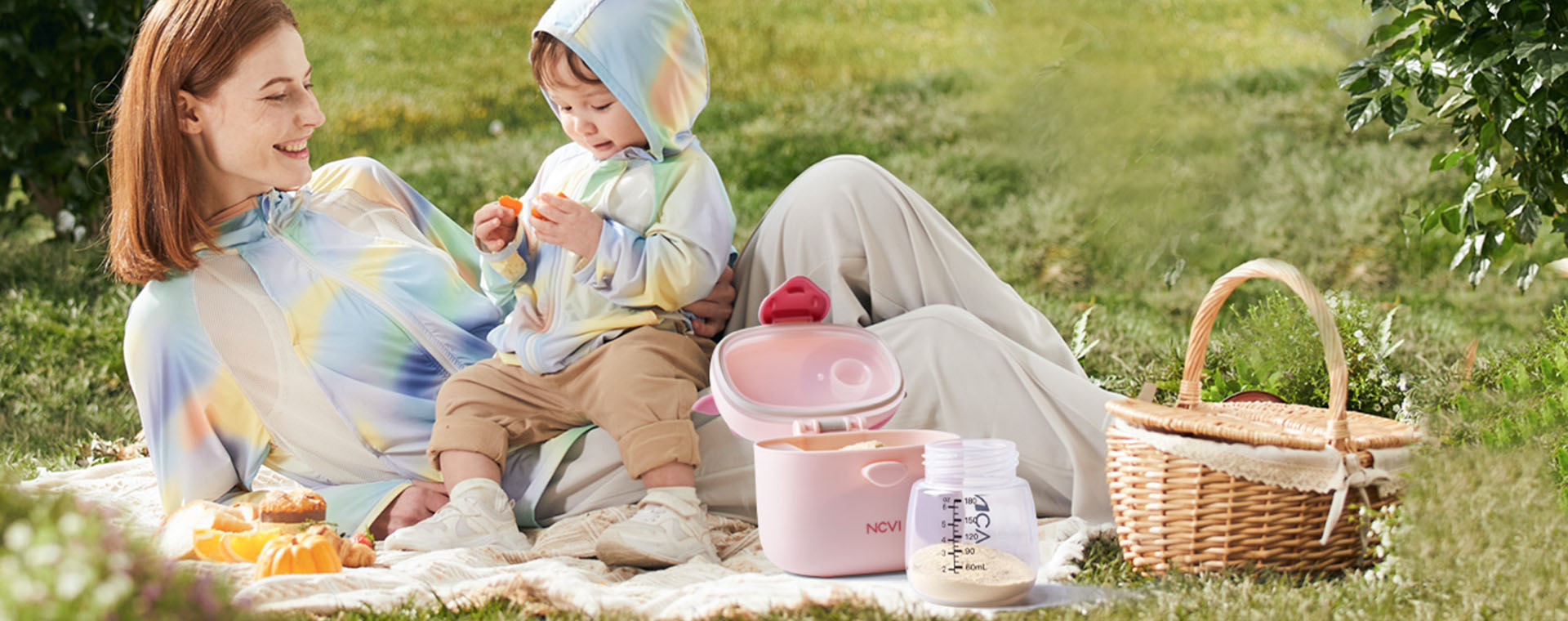  Bring the NCVI portable baby formula dispenser during the family trip_