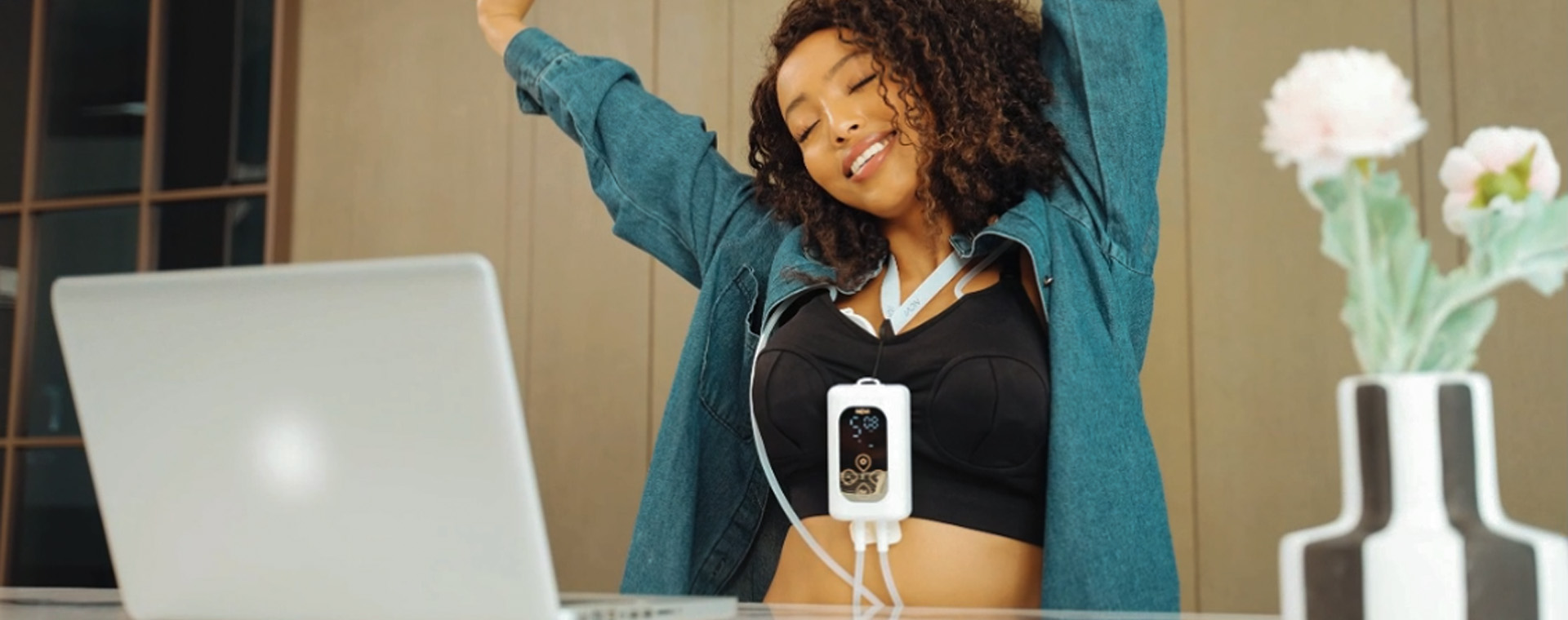 She pumps at work with her NCVI ultra-light wearable breast pump – it’s hands-free and super discreet!