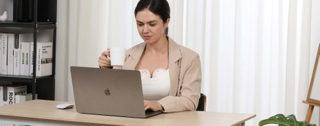 Working moms Mom uses the NCVI 8113 Wireless Hands-Free Breast Pump with 21_25mm flanges while working_.jpg