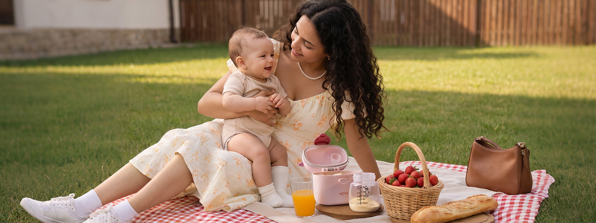 Bring the NCVI portable baby formula dispenser during the family trip_